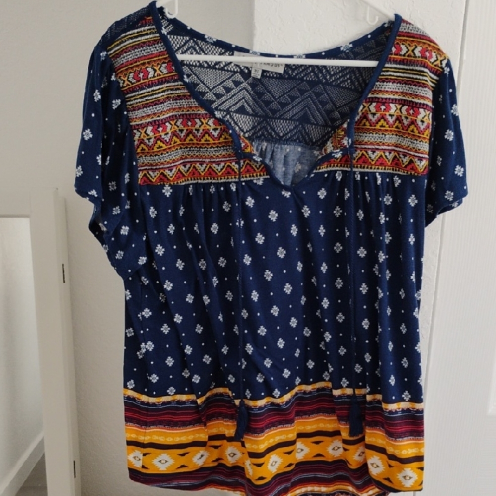 Absolutely Famous Blue and White Graphic Short Sleeve Blouse